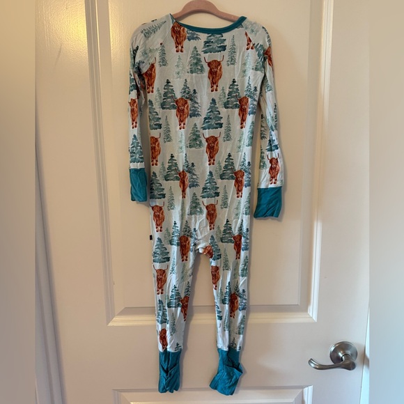 2T Zippy Pajamas with Winter Highland Cow and Tree Print - Picture 4 of 5